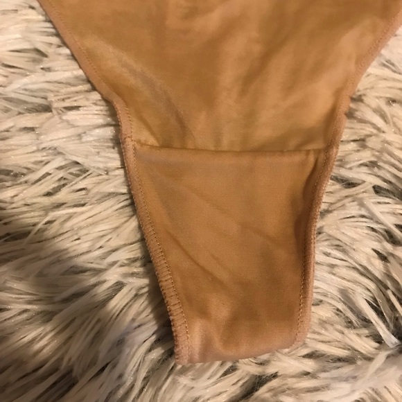 Maidenform No show Invisible Thong panty - Picture 2 of 5